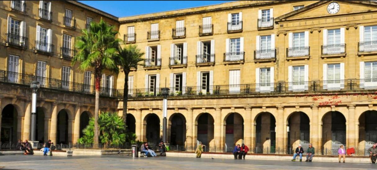 A 5 Minutos Andando Del Casco Viejo, Ayuntamiento, Plaza Circular Y Gran Via De Bilbao Y Proximo A Las 2 Lineas De Metro 外观 照片